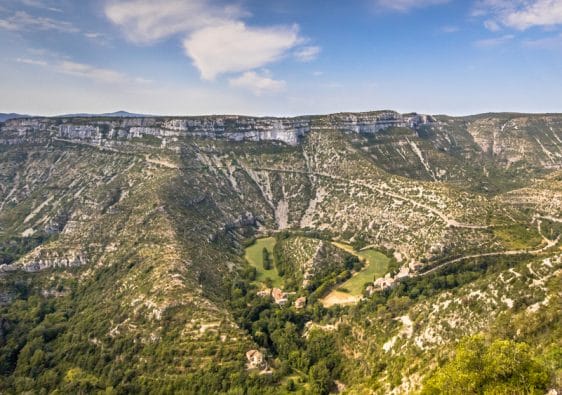 Vue panoramique du Grand Site du Cirque de Navacelles dans les Gorges de la Vis en Cévennes, Sud de la France.