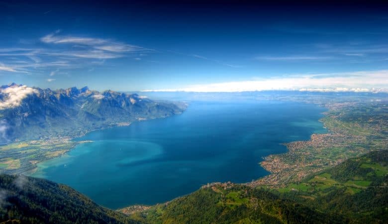 Le lac Léman en Suisse, pas le plus profond, mais un des plus beaux.