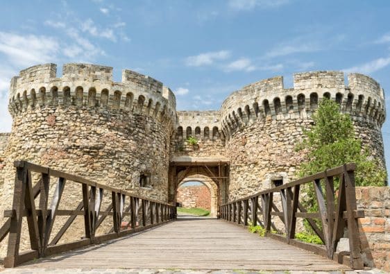 porte à l'interieur du forleresse